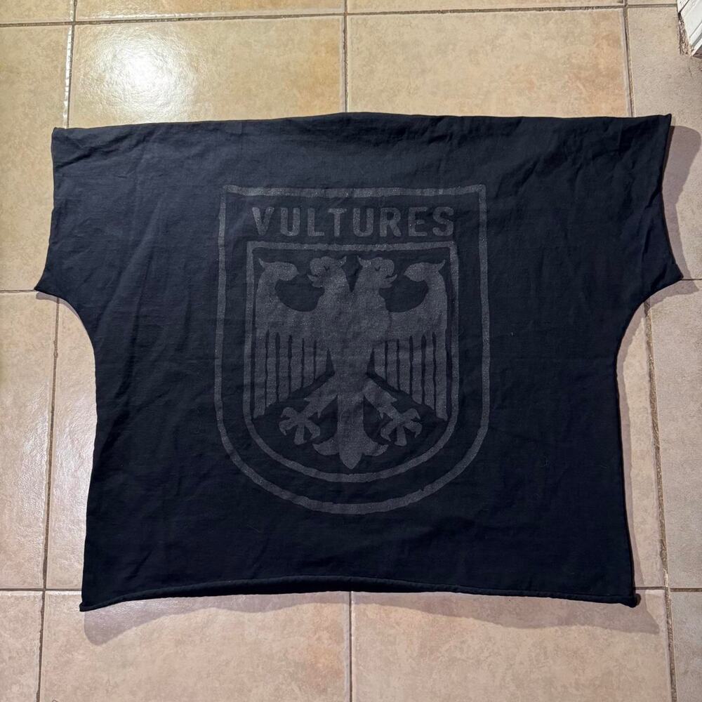 Black vultures 3 ye t shirt Size Baggy Boxy M